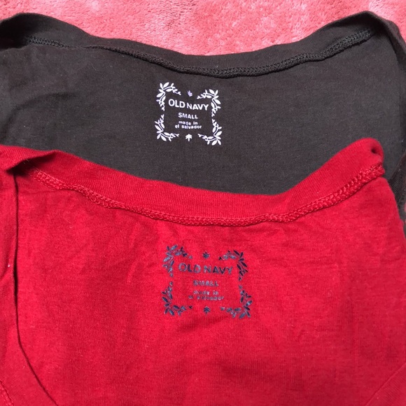 Old Navy red and olive green short sleeve v neck tee shirts size small. - Picture 6 of 9